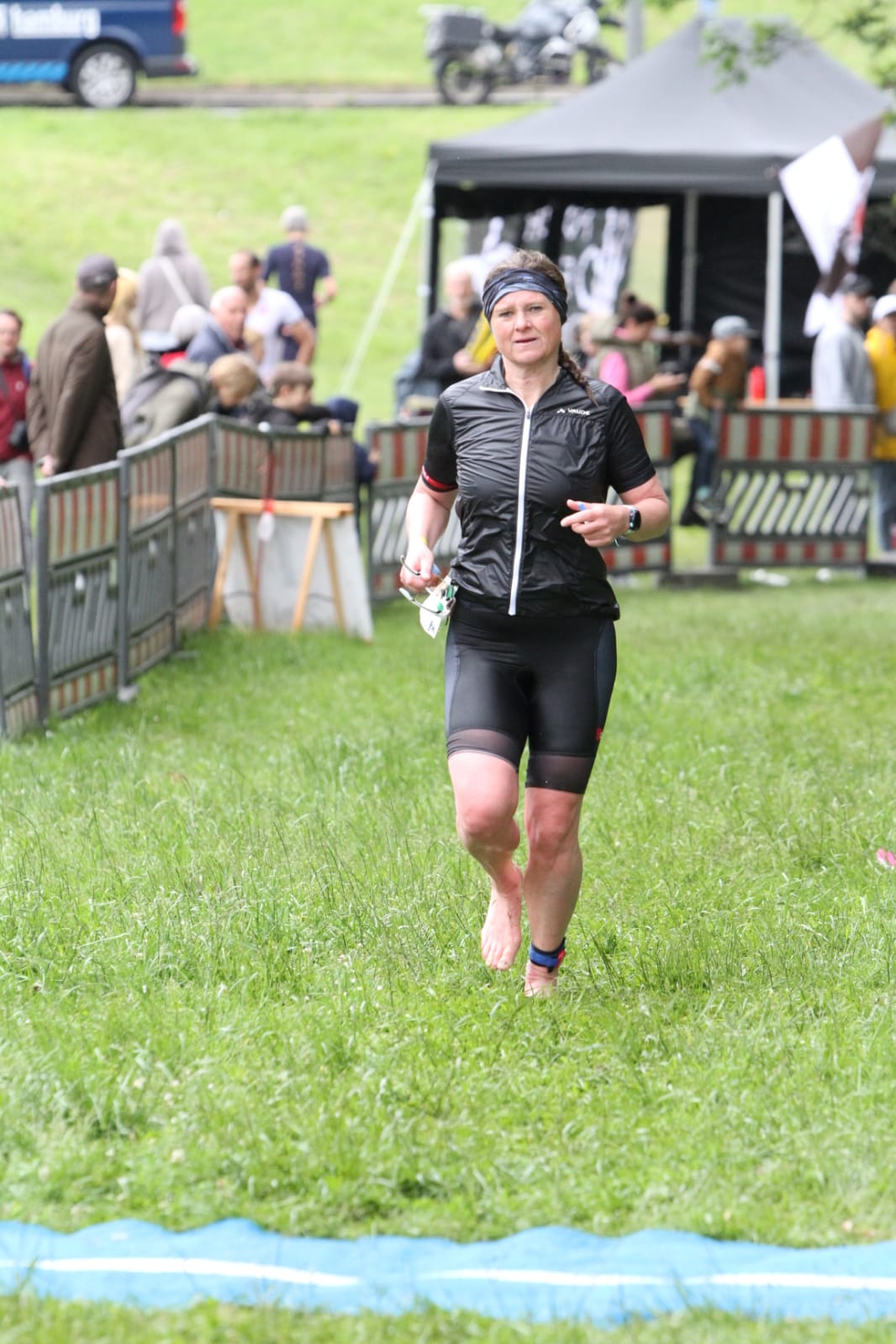 Marina vom Schwimmen aufs Rad